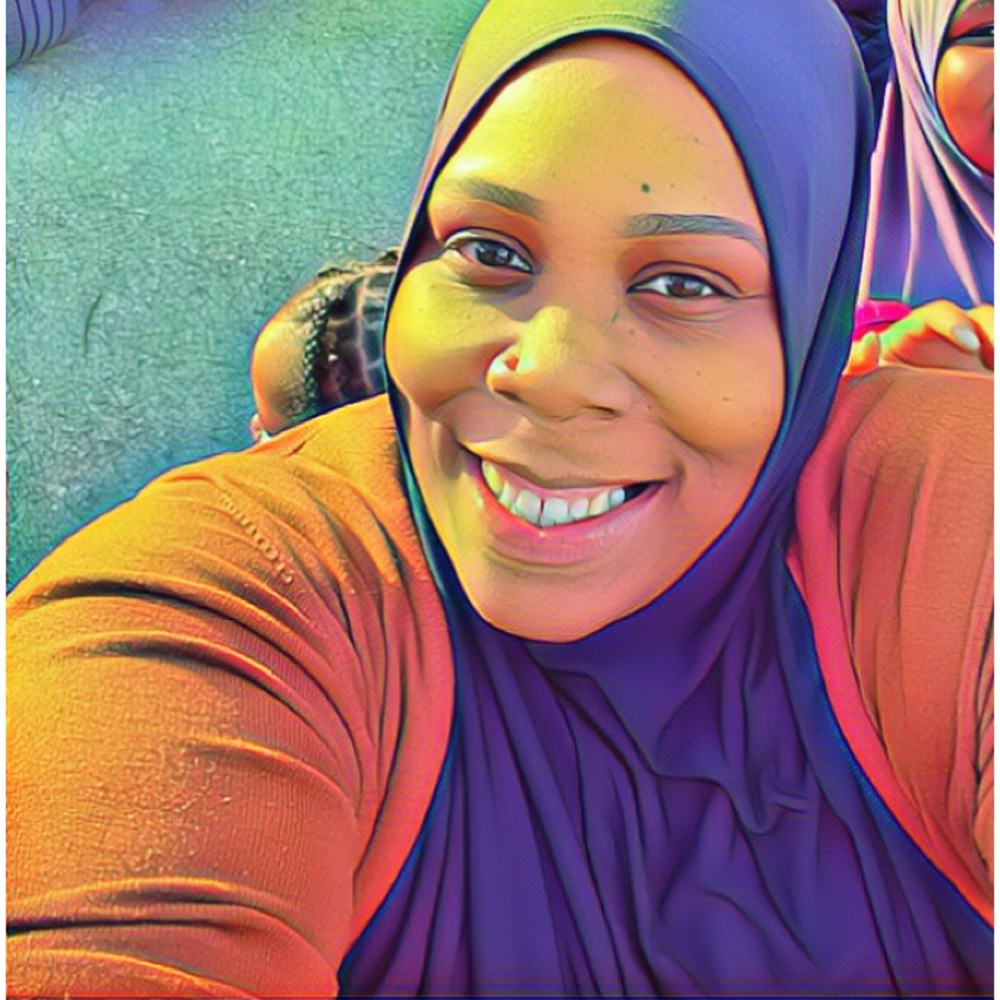 Meet your Posher, Amina